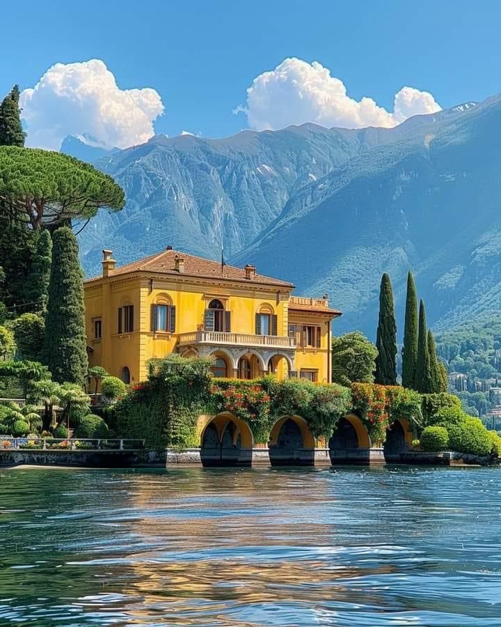 Lake Como luxury hotel brands — lakefront villa